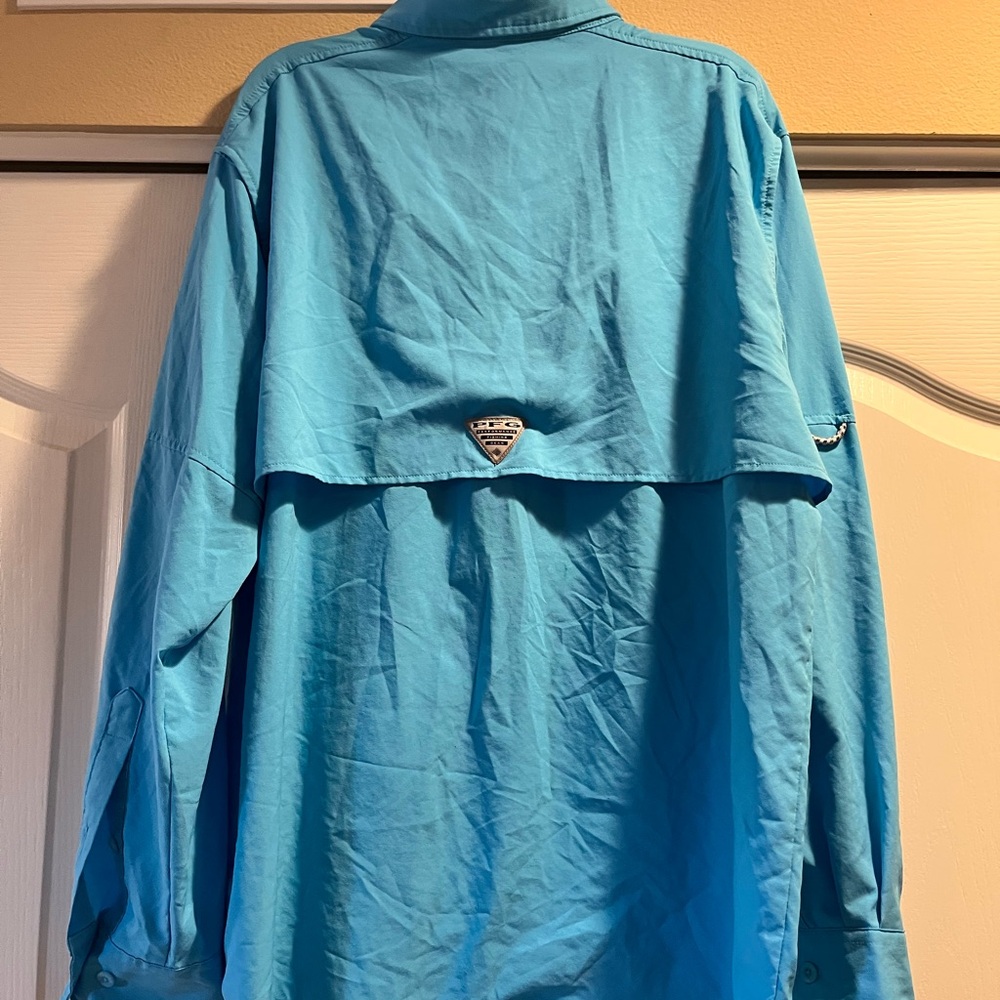 Colombia long sleeve men’s shirt 
Size large